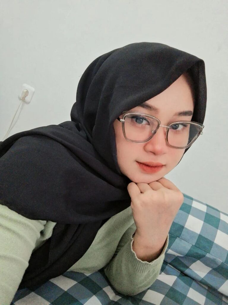 Ngentot Dengan Gadis Berjilbab Di Hutan