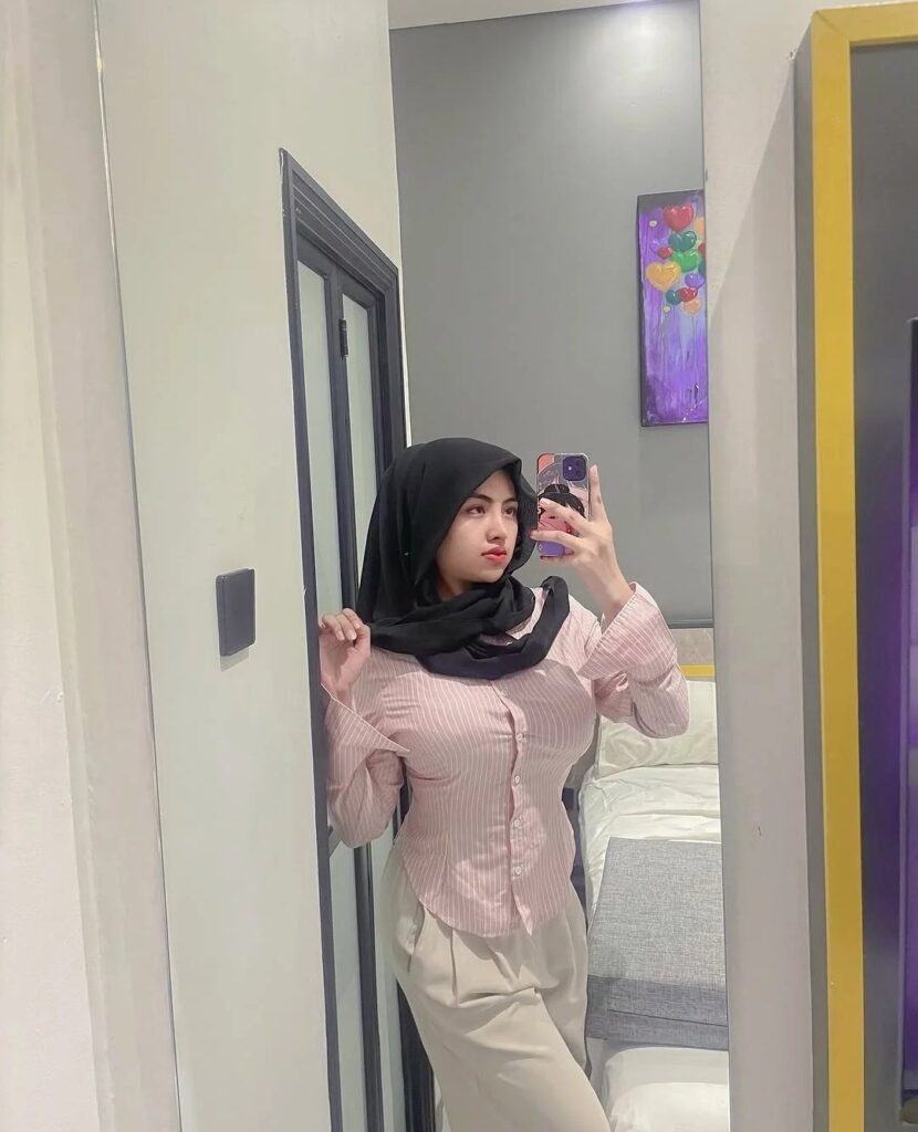 Sepongan Hangat Adik Ipar Berjilbab Sange