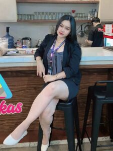 Menggoda Sekertaris Yang Sexy