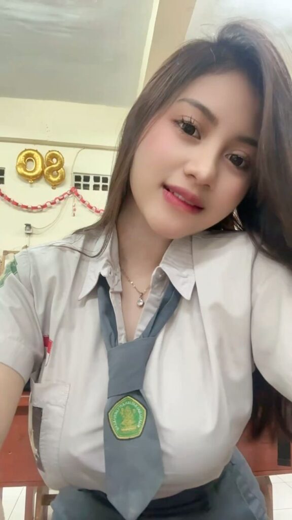 Anak SMU Tetanggaku Yang Seksi