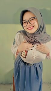 Ngentot Dengan Gadis Berjilbab Di Hutan