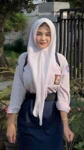 Menikmati Tubuh Andini Primadona Sekolah