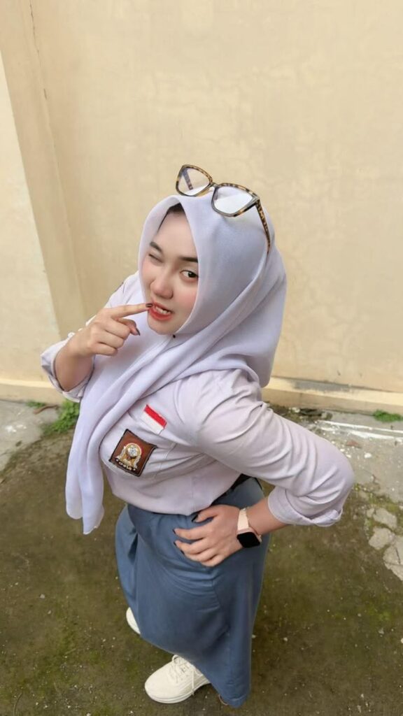 Enaknya Murid Ibuku Yang Kuberi Obat